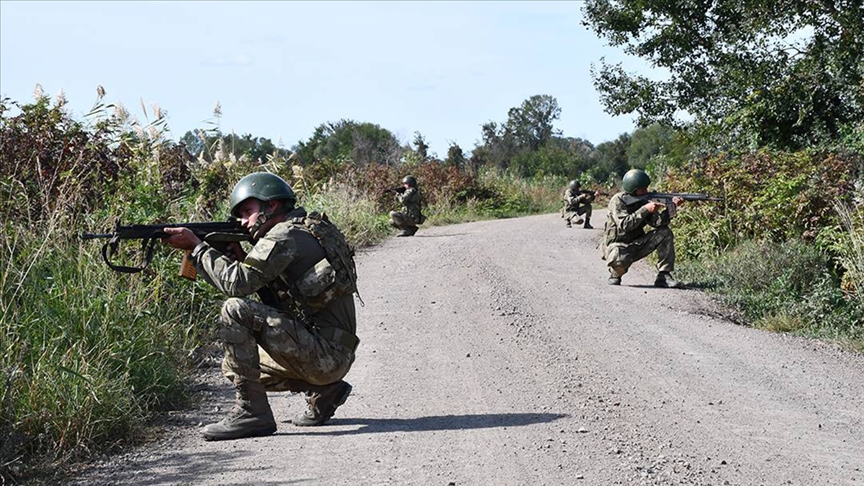 Yasa dışı yollarla sınırları geçmeye çalışan 7 kişi yakalandı