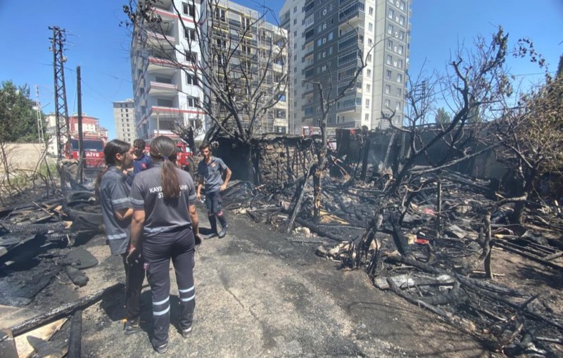 Çocukların attığı torpil yangına neden oldu