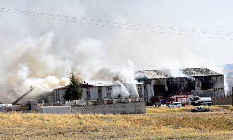 Silah fabrikasında çıkan yangın söndürüldü