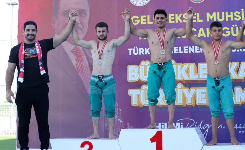 Taha Akgül'den gençlere karakucak tavsiyesi