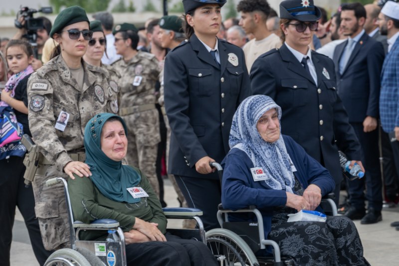 Zırhlı aracın devrilmesi sonucu yaralanan polis şehit oldu