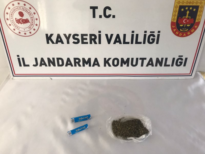 Baca deliğinde uyuşturucu madde ele geçirildi