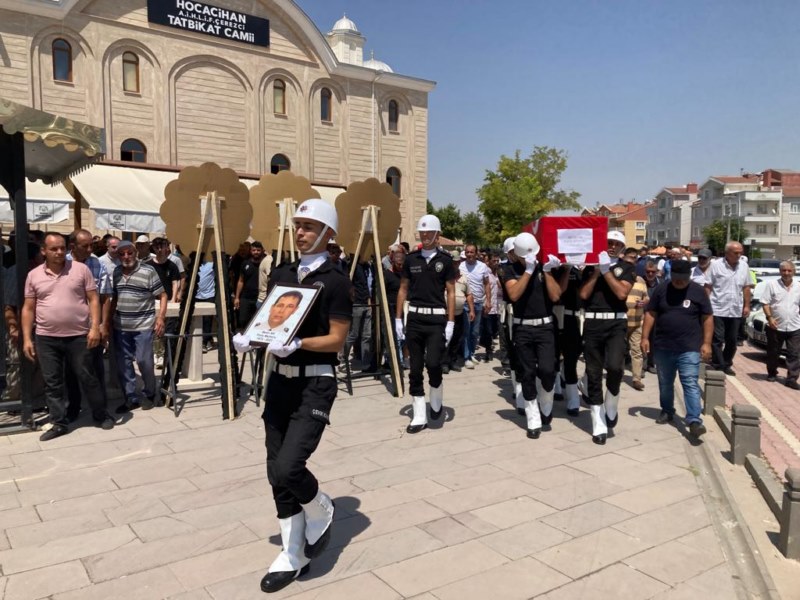 Kalp krizi geçirerek hayatını kaybeden polisin cenazesi Konya'da defnedildi