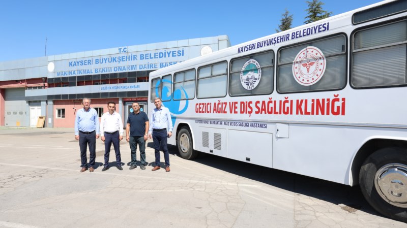 Gezici Ağız ve Diş Sağlığı Kliniği, 15 bin 300 depremzedeye hizmet verdi