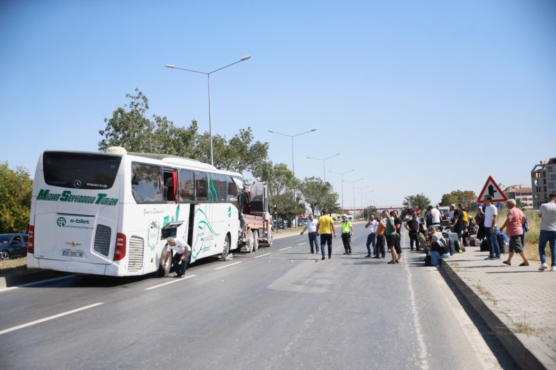 Zincirleme trafik kazasında 14 kişi yaralandı