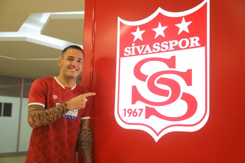 Sivasspor, Rey Manaj'ı transfer etti