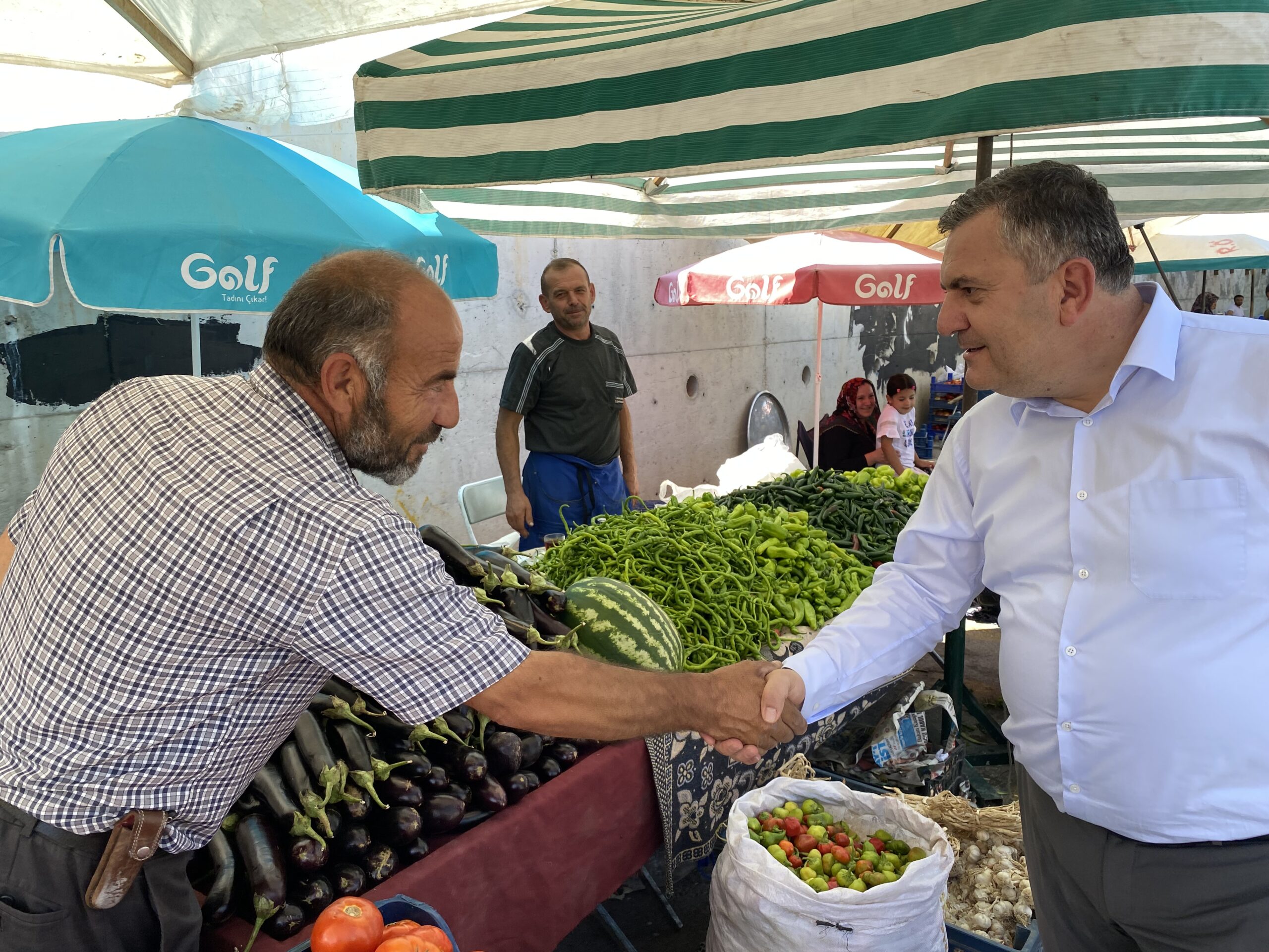 Demirbaş, yerli ürünler pazarını ziyaret etti