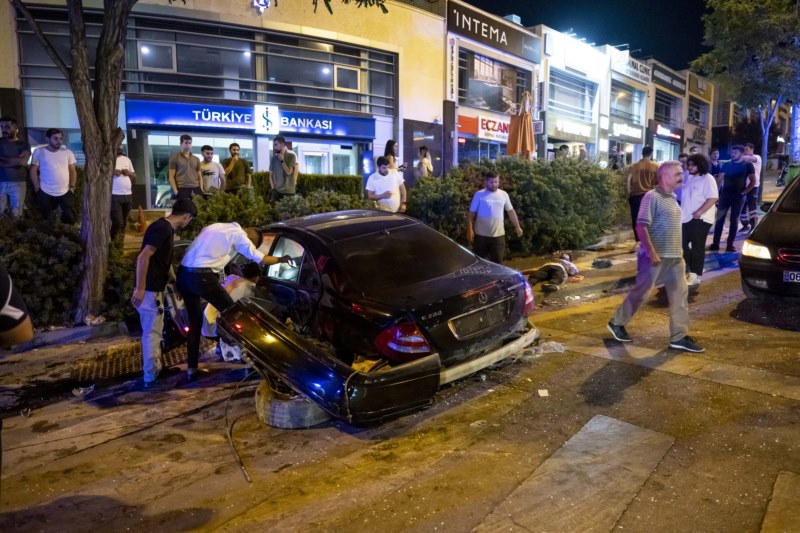 Trafik kazasında 5 kişi yaralandı