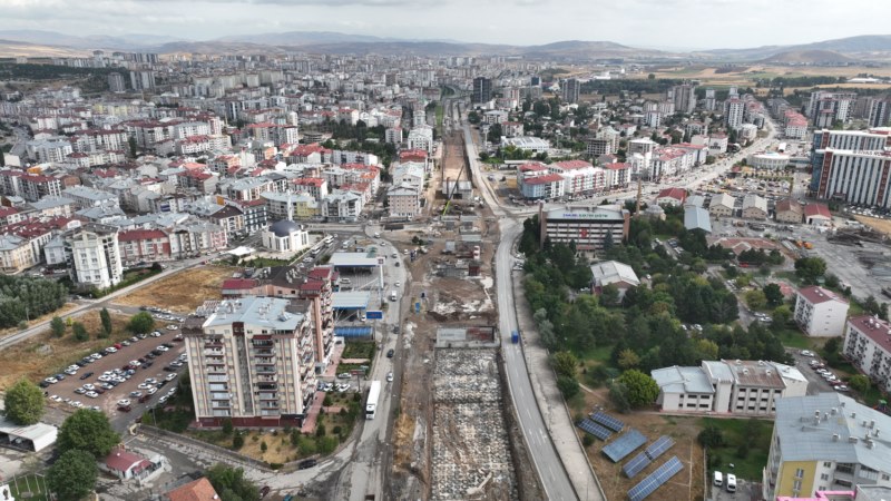 Kavşak çalışmaları sürüyor