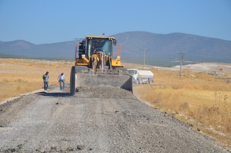 Milletvekili Gürcan'ın girişimiyle iki mahallenin yolunda iyileştirme çalışması başlatıldı