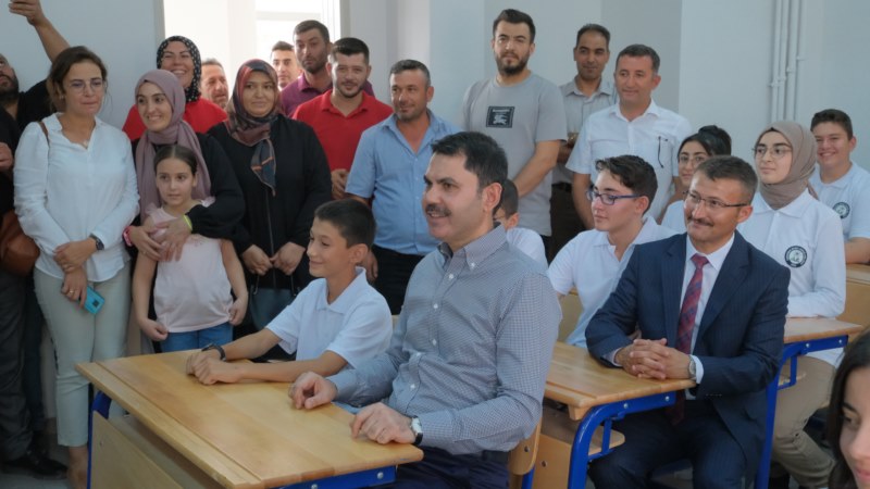 Milletvekili Kurum, Konya'da adının verildiği okulu gezdi