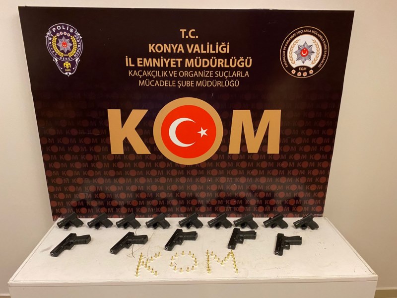 Kampçıların aracı kaçak silah deposu çıktı