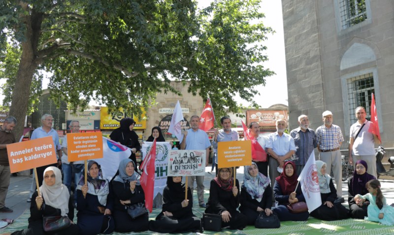 Annelerden Diyarbakır annelerinin oturma eylemine destek