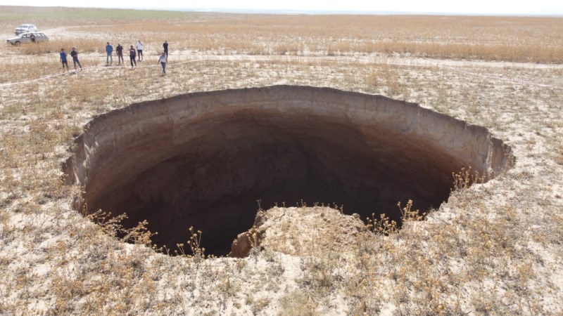 40 metre çapında, 70 metre derinliğinde obruk oluştu