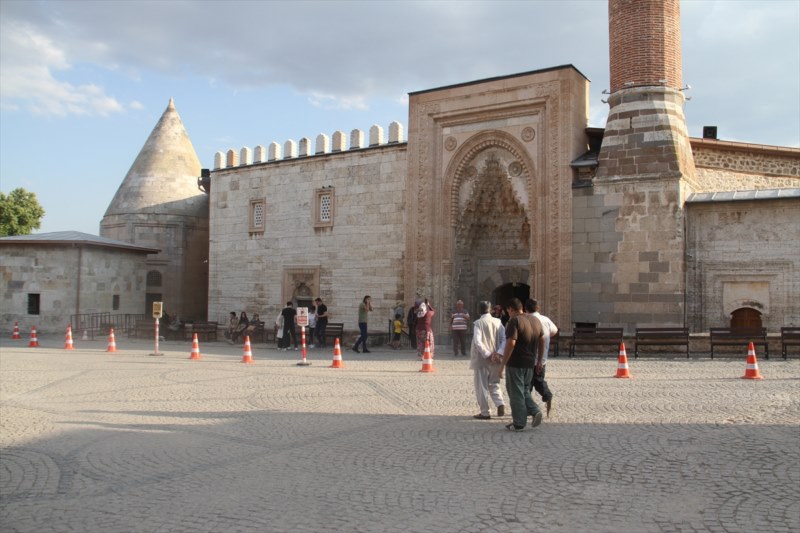 Dünyanın ilklerine imza atan camiye ziyaretçi rekoru