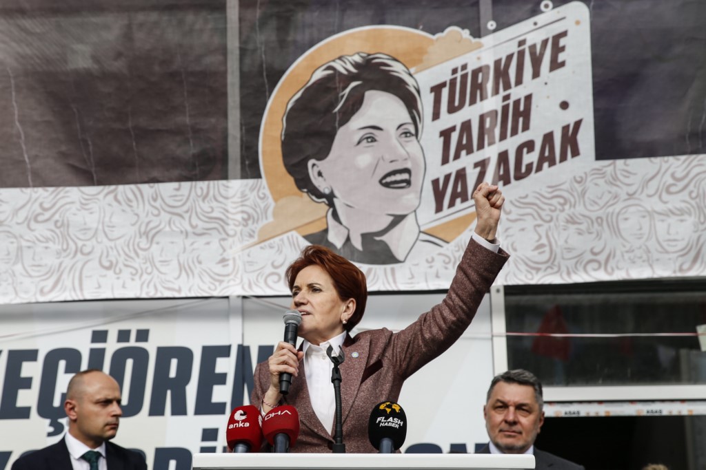 Akşener, "ihbar sahipleri"ne "suç uydurma" gerekçesiyle şikayetçi oldu