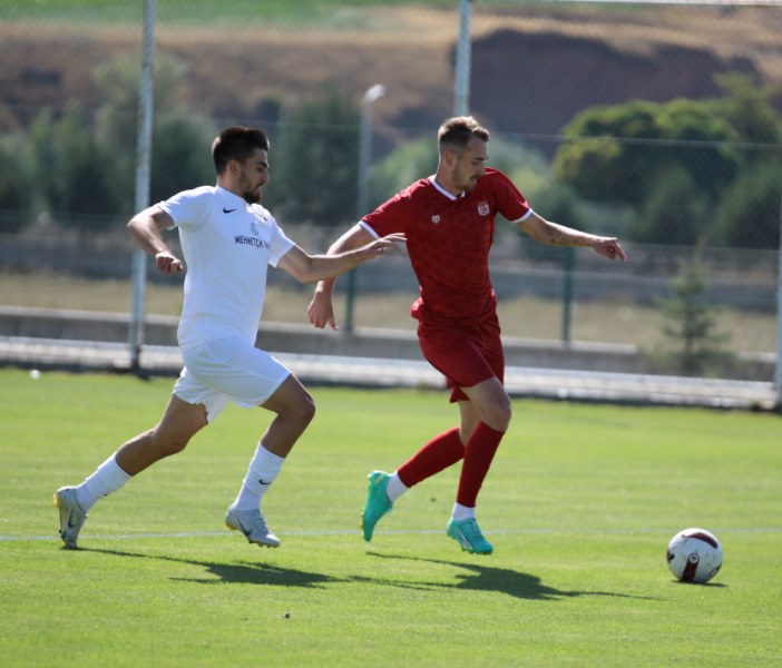 Sivasspor, hazırlık maçında Çorum FK'yı 2-1 yendi