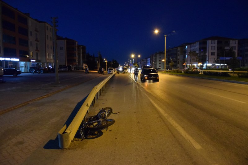 Otomobille çarpışan motosikletin sürücüsü öldü