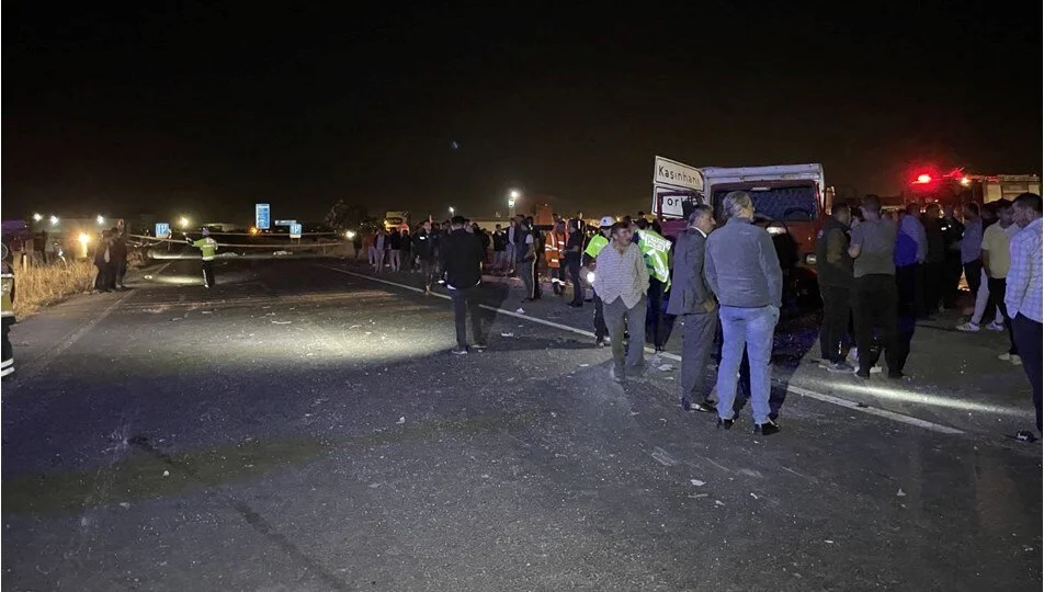 Konya'da feci kaza; Kamyonlar çarpıştı 2ölü, 8 yaralı