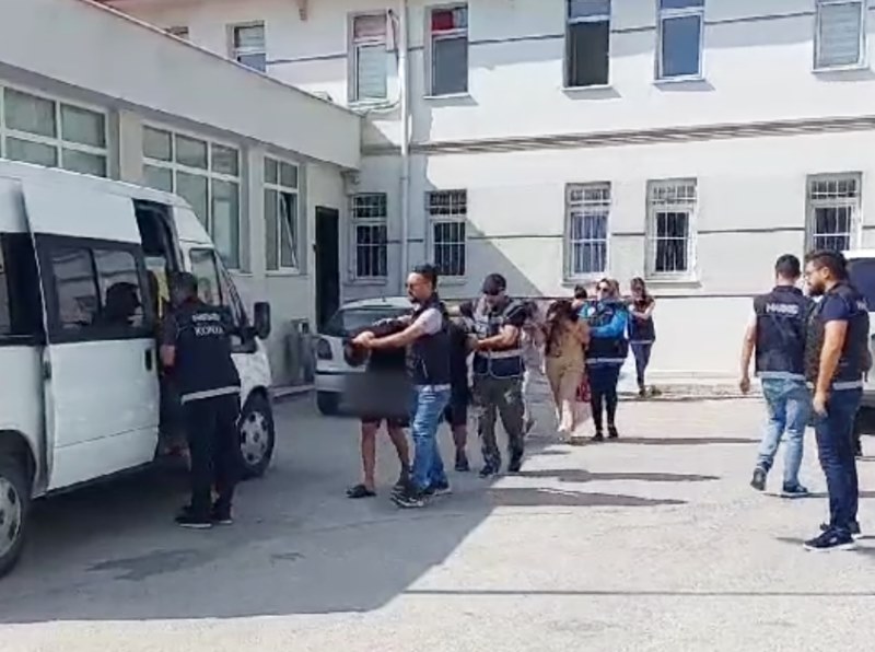 Konya polisi uyuşturucu tacirlerini kıskaca aldı: 15 gözaltı