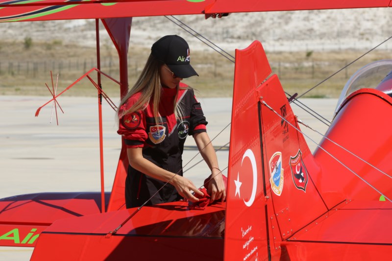 Türk kadın akrobasi pilotu 2024'te yurt dışı uçuş gösterilerini artırmayı hedefliyor