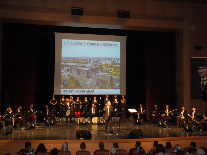 Türk Halk Müziği konserine büyük ilgi