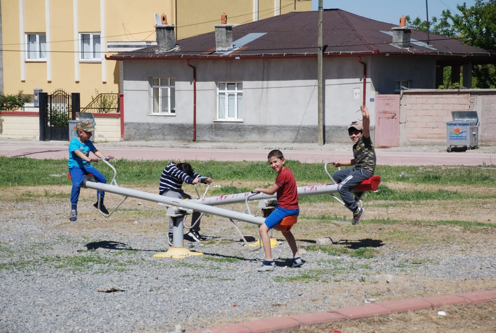 Sokaklar çocuklarla şenlendi