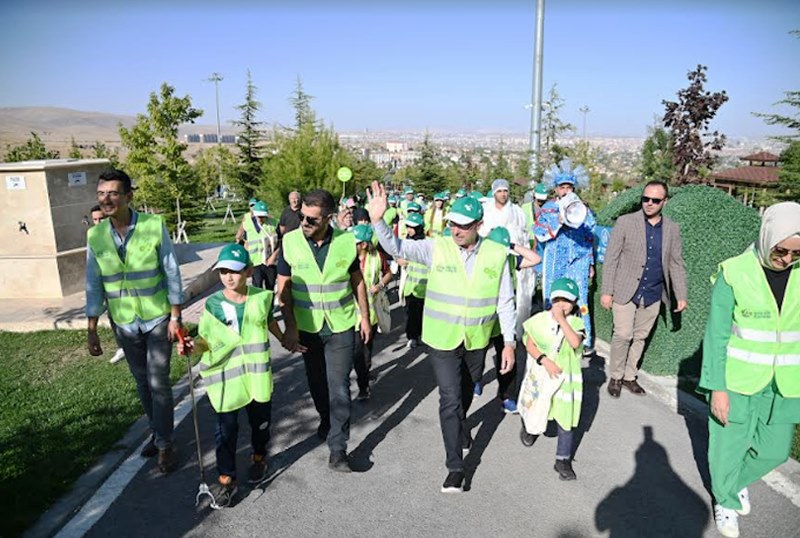 Selçuklu Seyir Tepesi’nde Dünya Temizlik Günü’ne özel temizlik