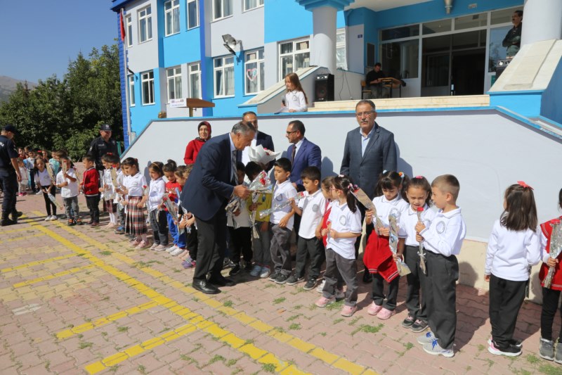 Halkapınar'da İlköğretim haftası kutlandı