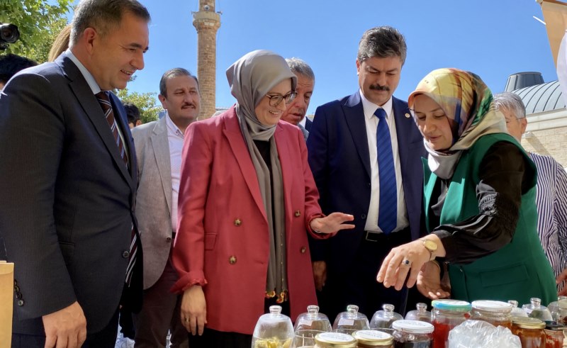 Kadın kooperatifleri mensupları Ahilik Haftası'nda buluşup stant açtı