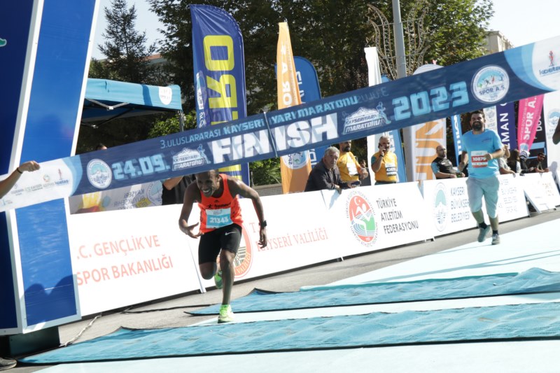 Uluslararası Kayseri Yarı Maratonu başladı