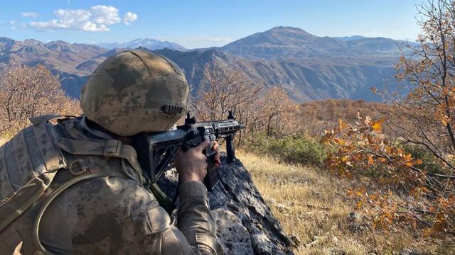 Hakkari'de ki operasyonda silah ve mühimmat ele geçirildi