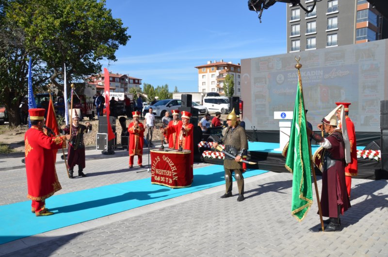 Satıkadın Mahalle Kültür Evi ve park törenle açıldı