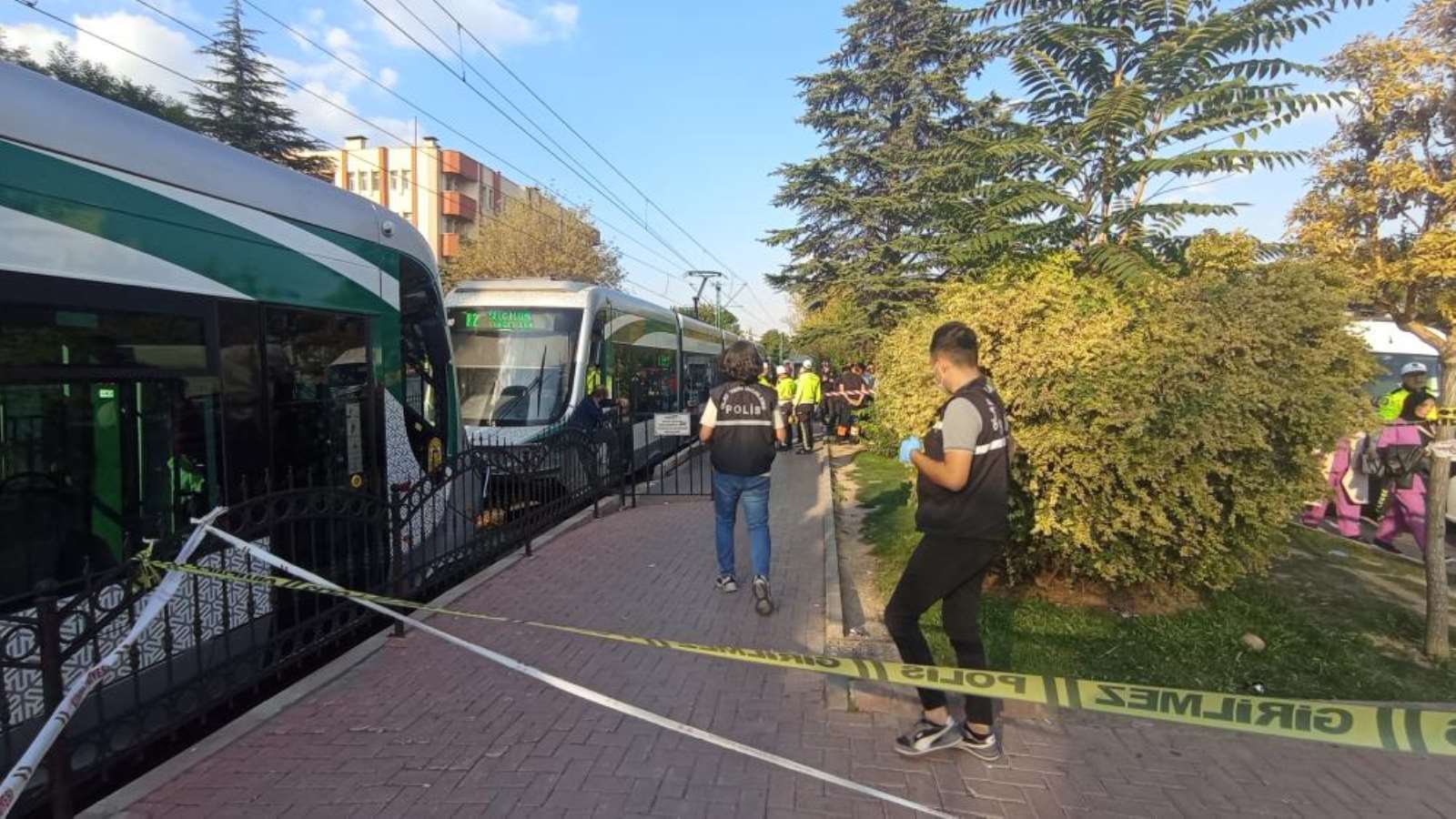 FECİ ÖLÜM! Tramvay'ın altında kalarak can verdi