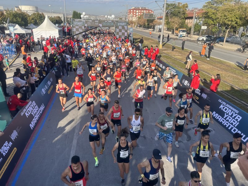 Uluslararası Konya Yarı Maratonu başladı