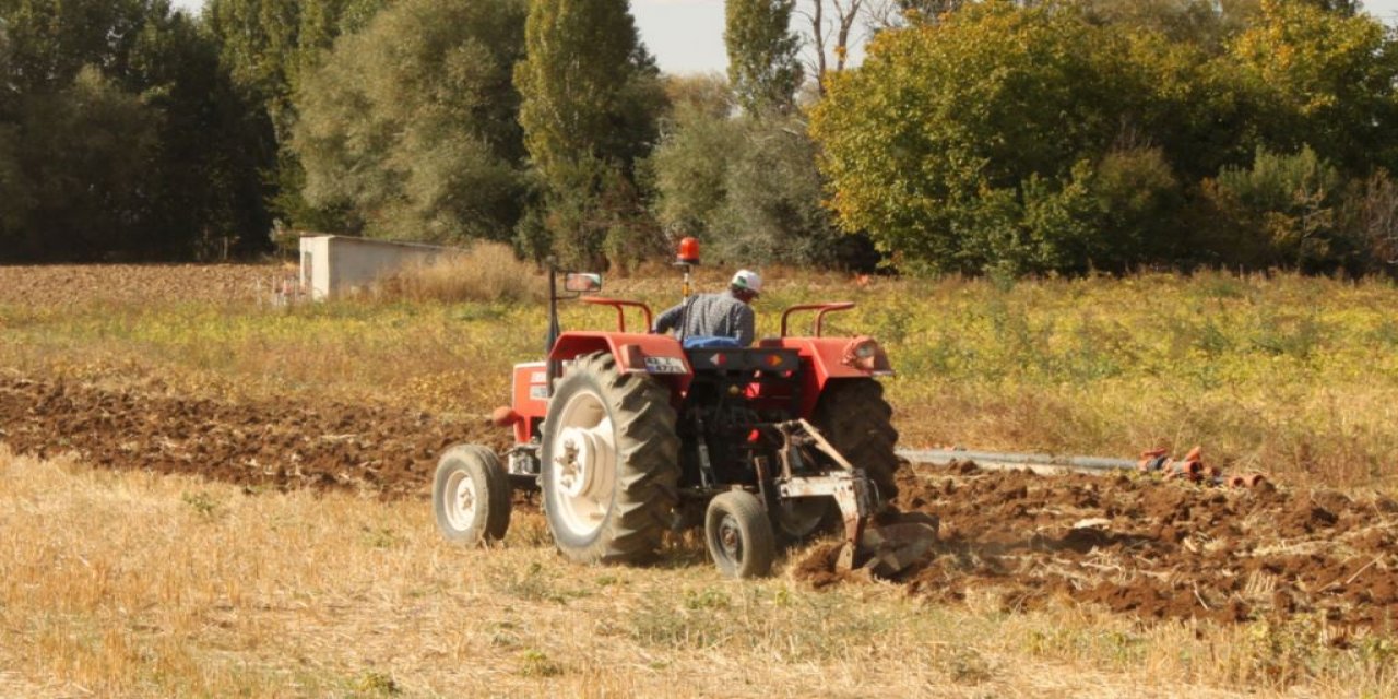 Çiftçiler ekim için yağış bekliyor!