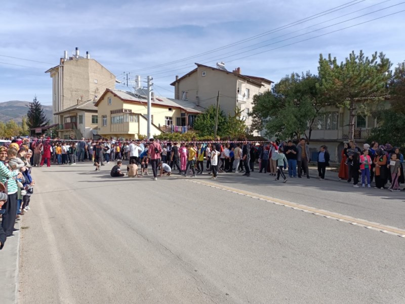 Cumhuriyet'in 100. yılı dolayısıyla gençler koştu