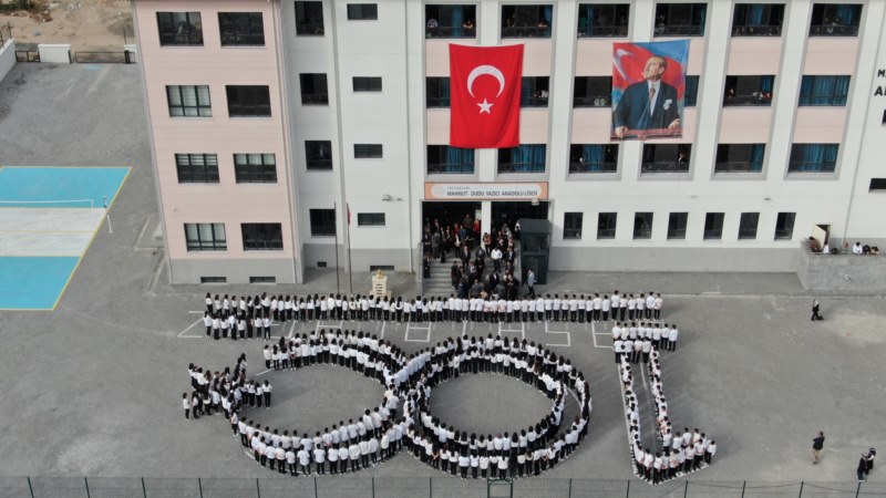 Öğrencilerden "100. Yıl" koreografisi