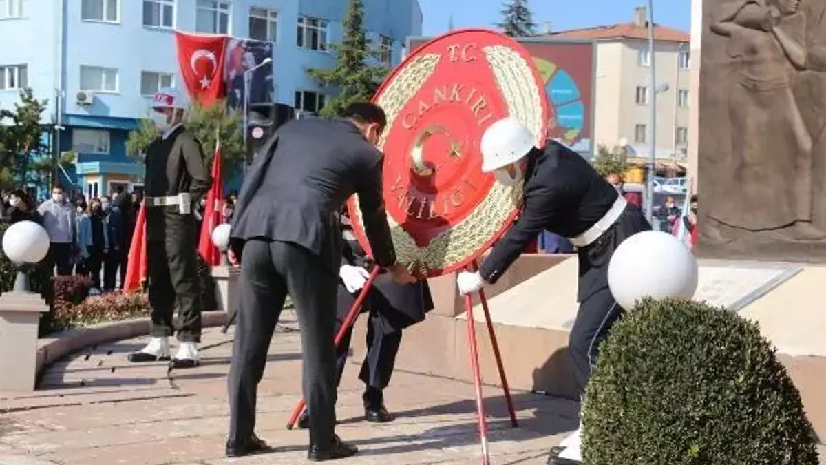 Belde belediye başkanı Cumhuriyet Bayramı kutlamalarına at ile katıldı