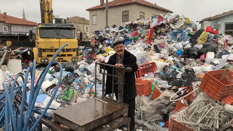 Konyalı "Hurdacı Şair" duygularını yazdığı şiirlerle anlatıyor