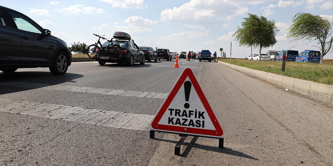 Konya'nın Yunak ilçesinde devrilen otomobilin sürücüsü Mustafa Çetin  öldü