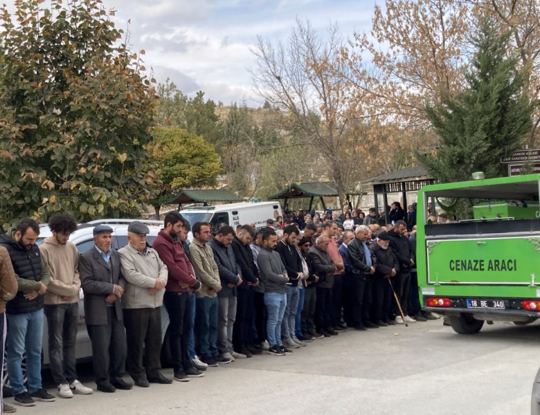 Evindeki bazanın altında ölü bulunmuştu: Kadının cenazesi bugün defnedildi