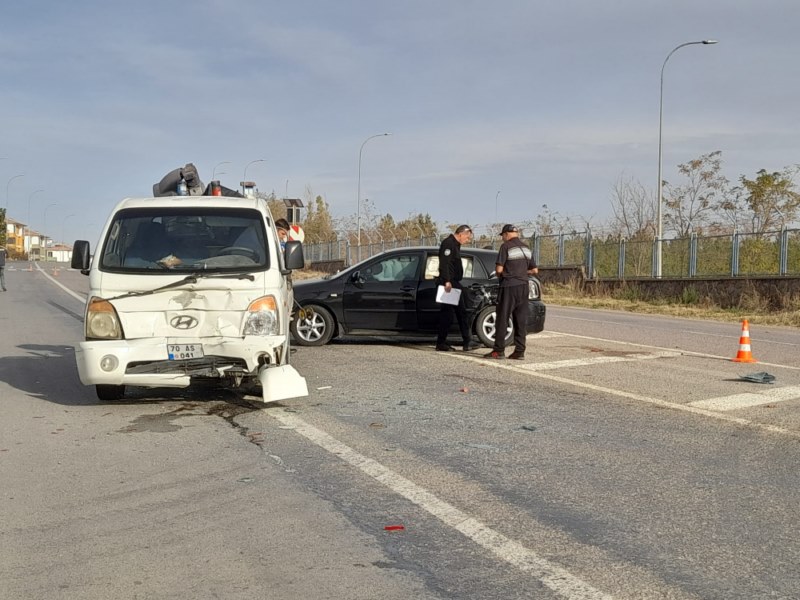 Konya'da 2 otomobilin karıştığı kazada 5 yaralı var