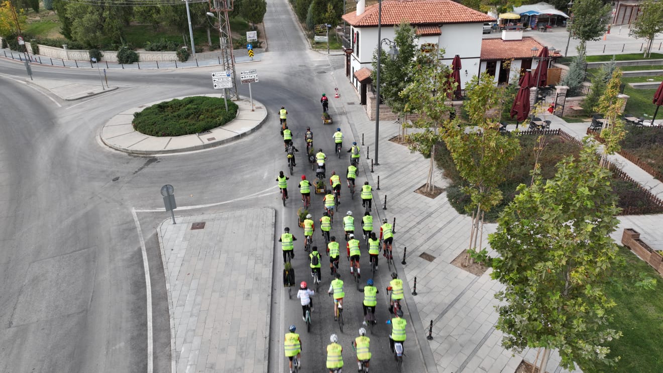 Büyükşehir Belediyesince yapılan etkinlikte fidanlar toprakla buluştu