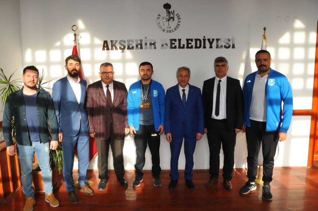 Başarılı sporcudan Akkaya’ya ziyaret