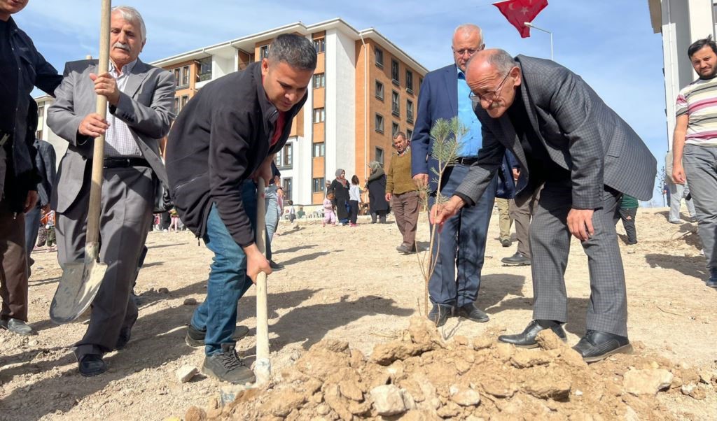 Sevilen kaymakam anısına hatıra ormanı dikildi