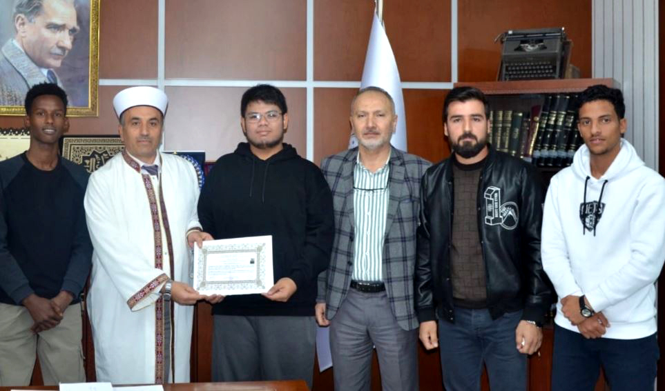 Filipinli öğrenci İslam'ı seçti