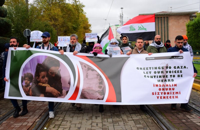 Öğrenciler Filistin için yürüyüş düzenlediler