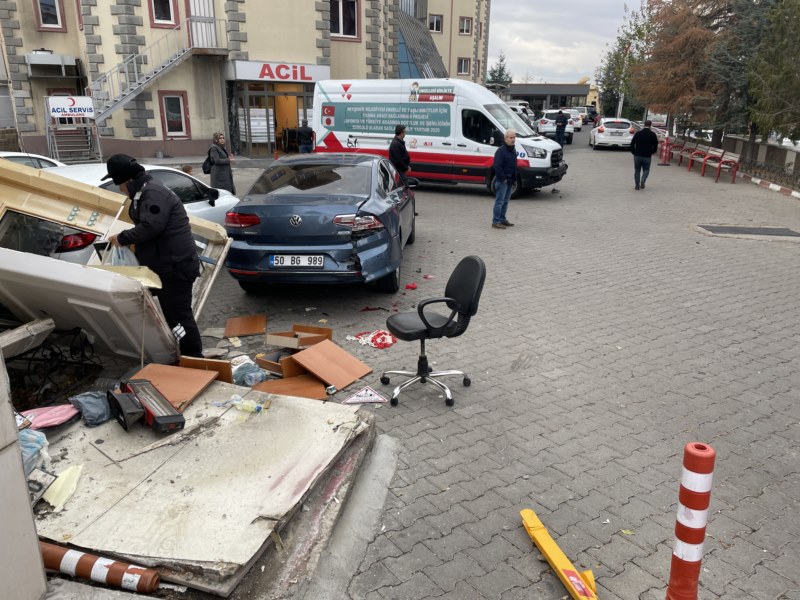 Hastanenin bahçesine giren araç tehlike saçtı