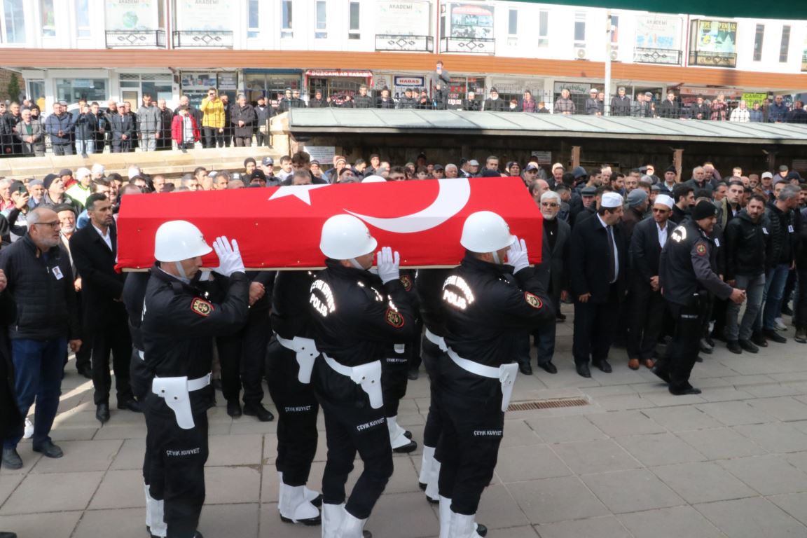 Trafik kazasında yaşamını yitiren polisin cenazesi memleketine getirildi